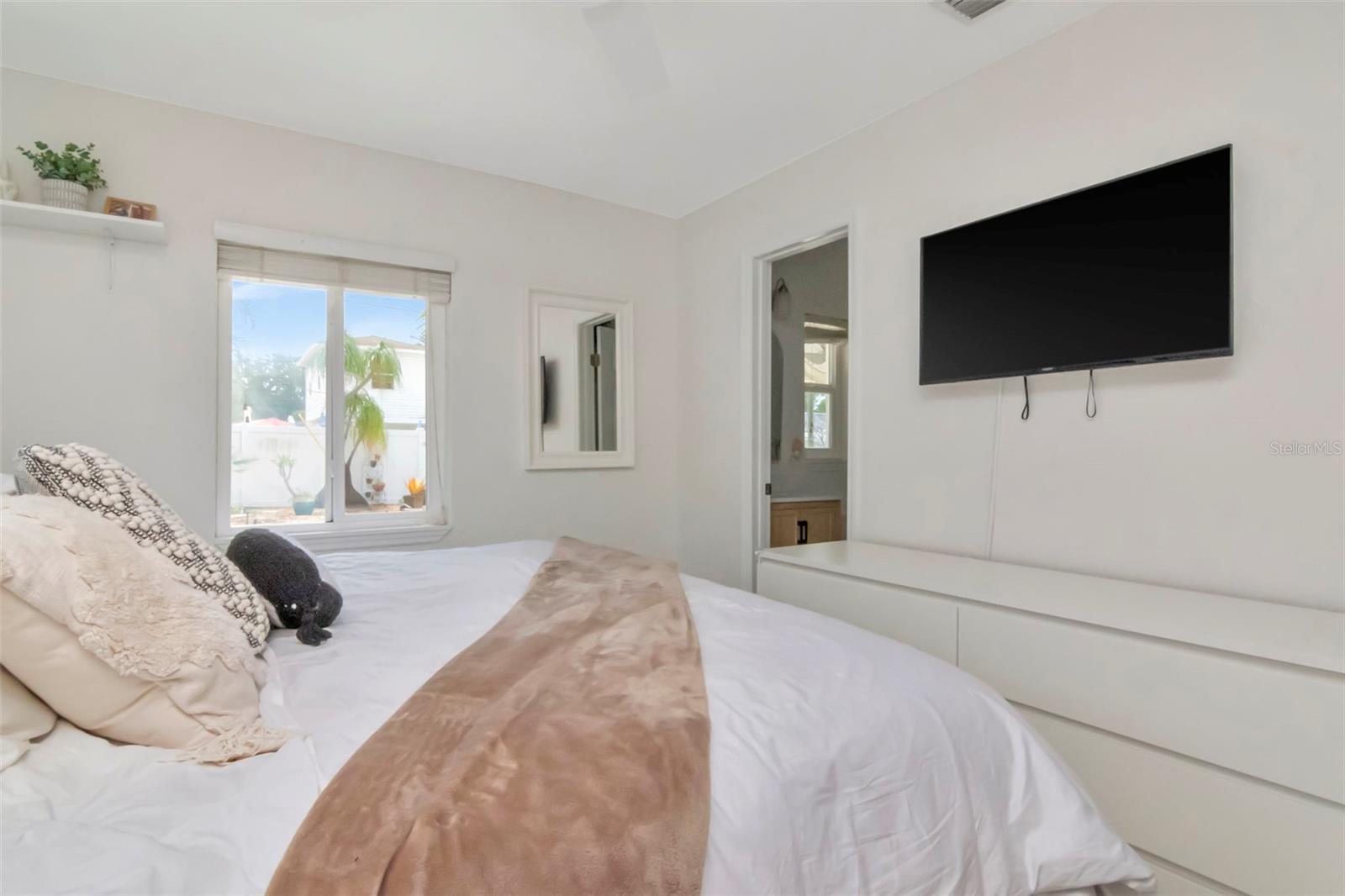 Image 18 of 37 For 6468 17th Terrace N