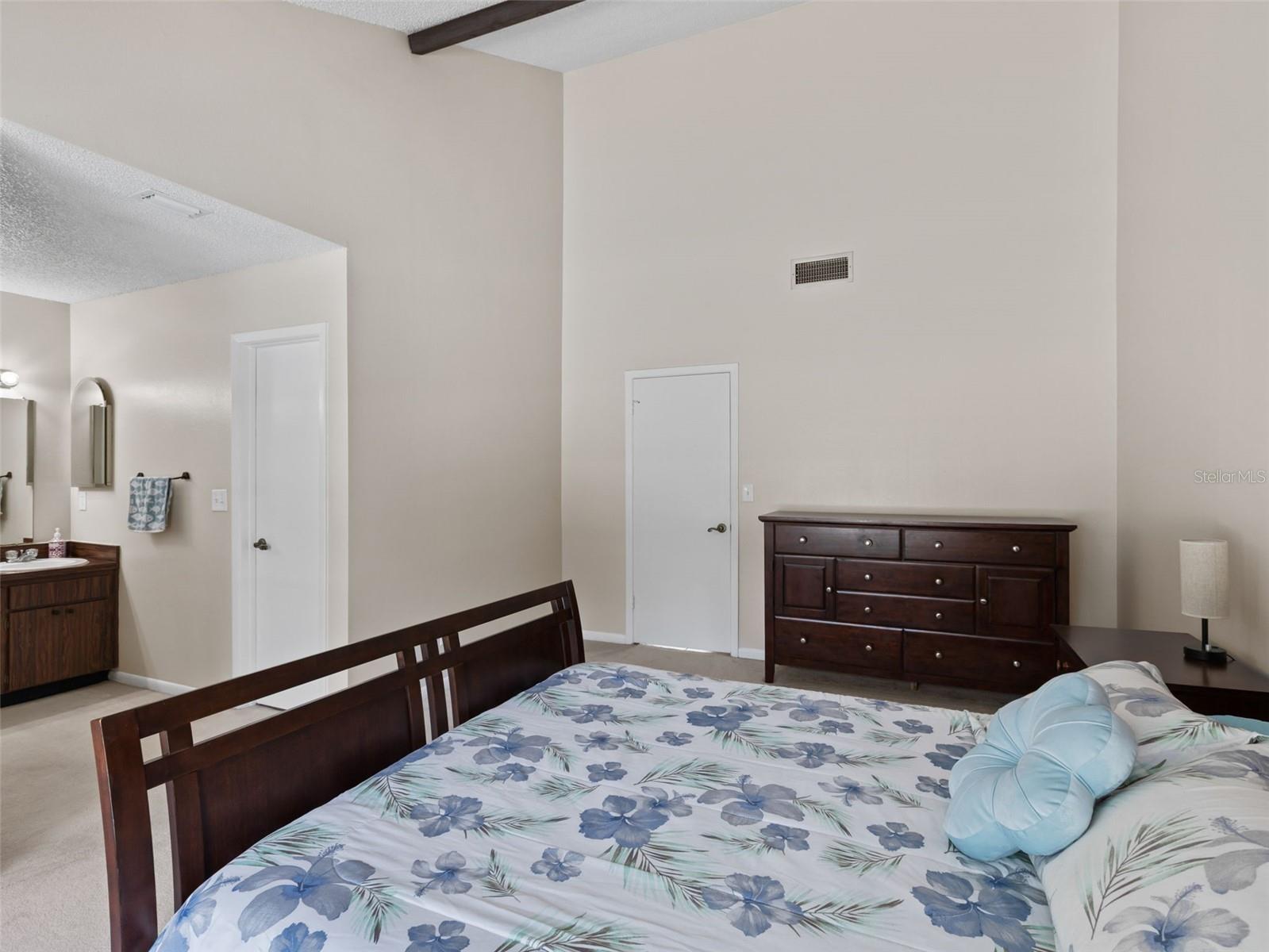 Image 16 of 46 For 322 Hollowtree Drive