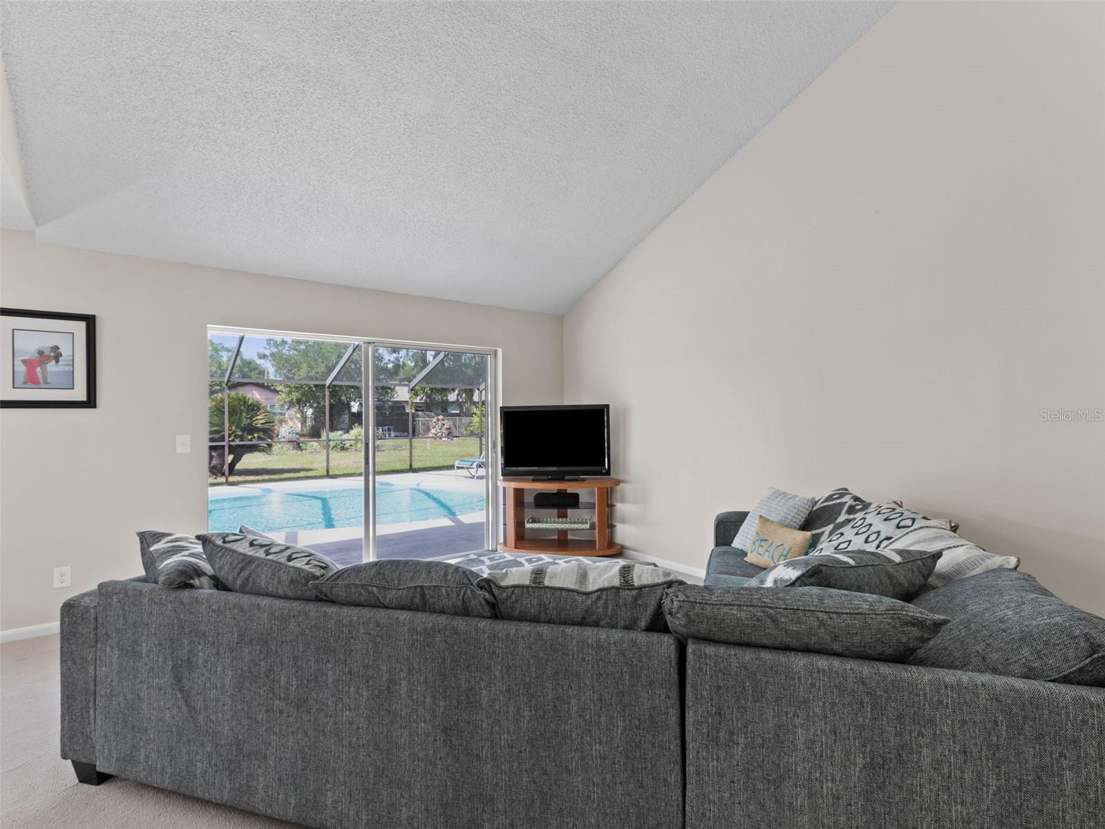 Image 7 of 46 For 322 Hollowtree Drive