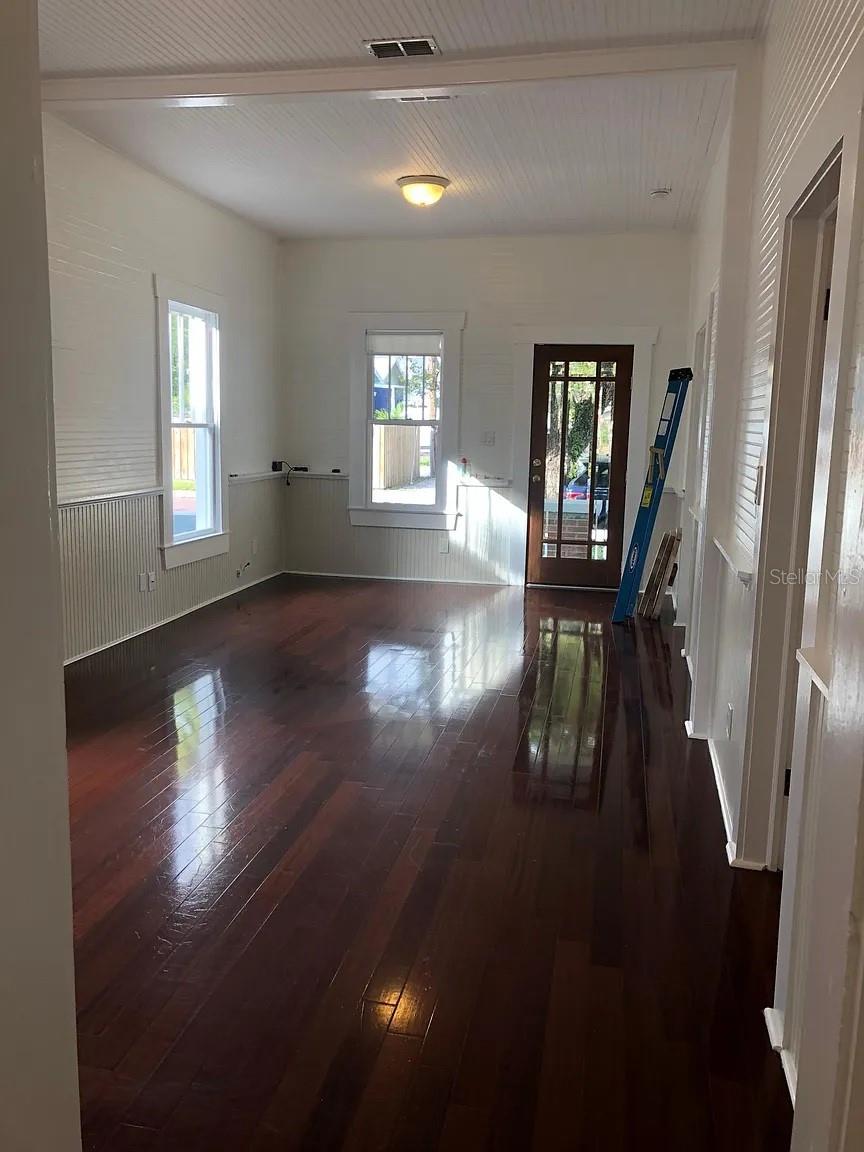 Listing photo id 4 for 2707 19th Street