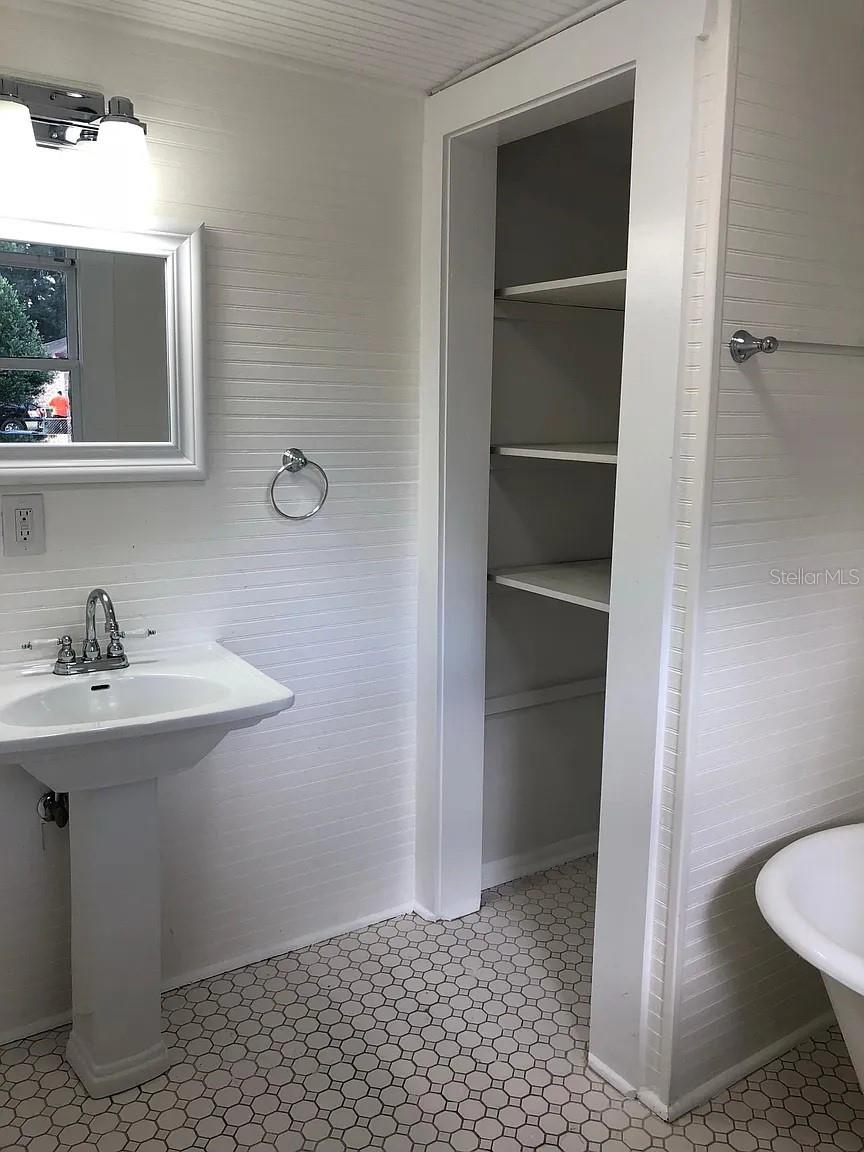 Listing photo id 5 for 2707 19th Street