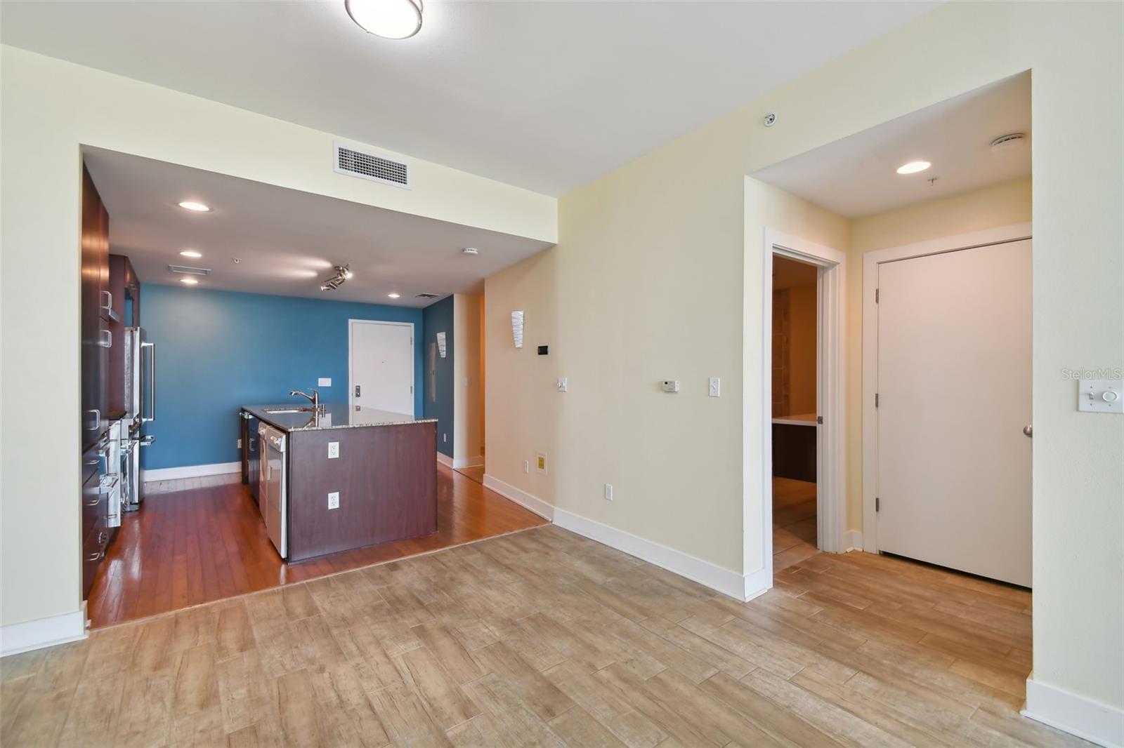 Image 32 of 98 For 1208 Kennedy Boulevard 1126