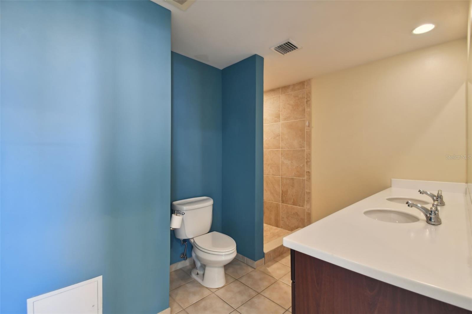 Image 33 of 98 For 1208 Kennedy Boulevard 1126