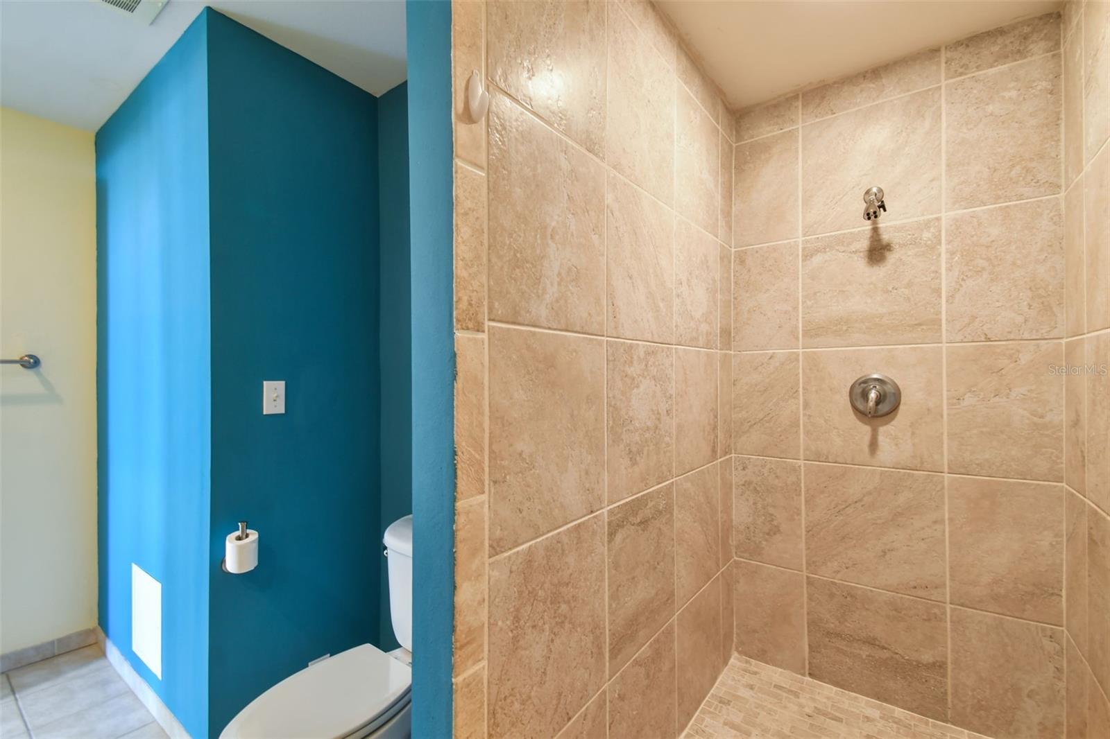 Image 35 of 98 For 1208 Kennedy Boulevard 1126