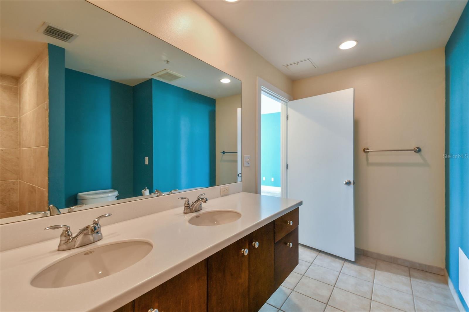 Image 36 of 98 For 1208 Kennedy Boulevard 1126