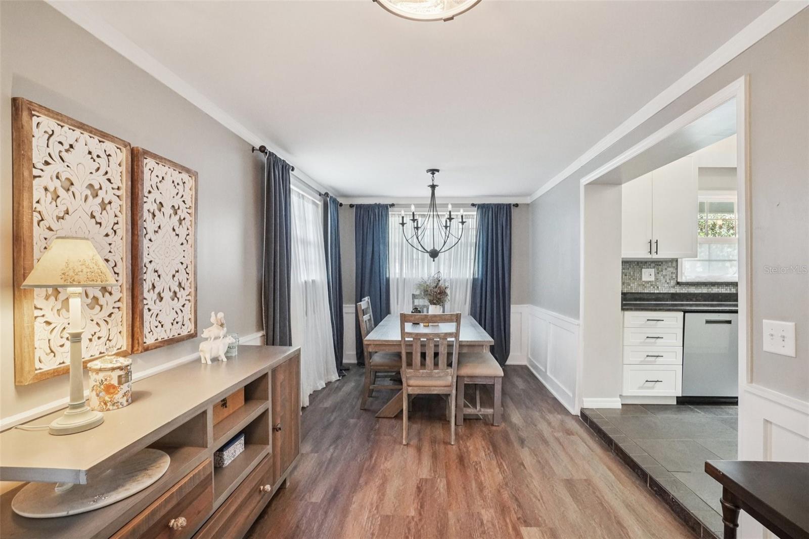 Listing photo id 8 for 3218 Oakellar Avenue