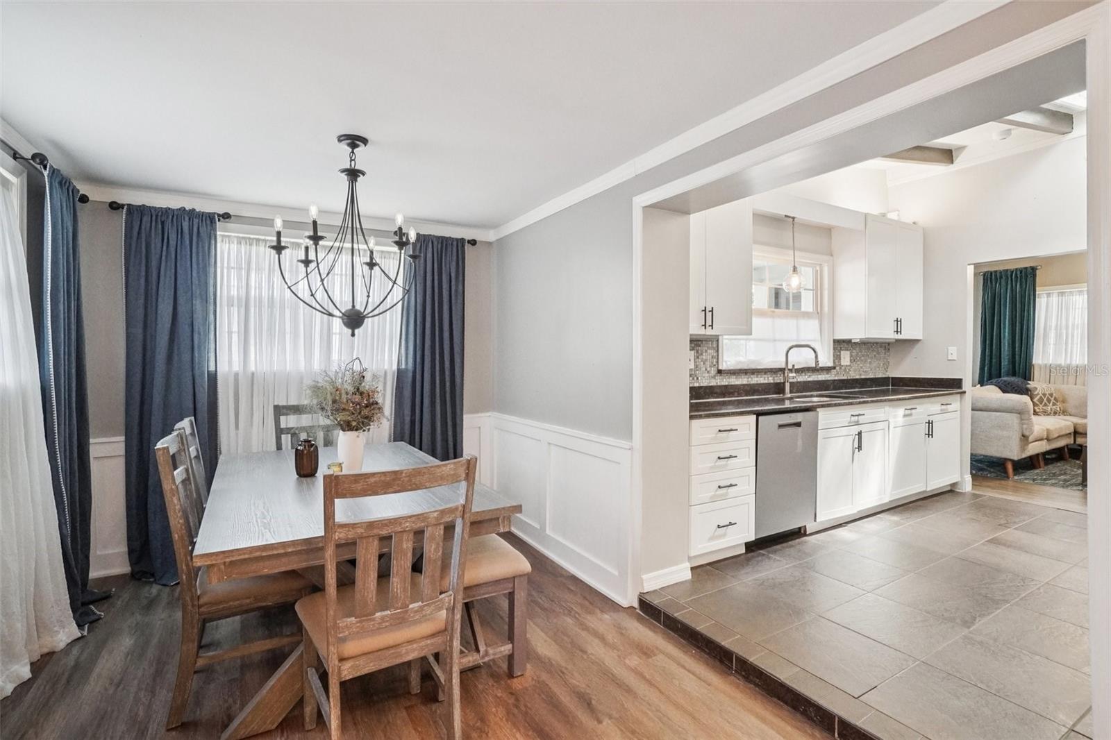 Listing photo id 9 for 3218 Oakellar Avenue