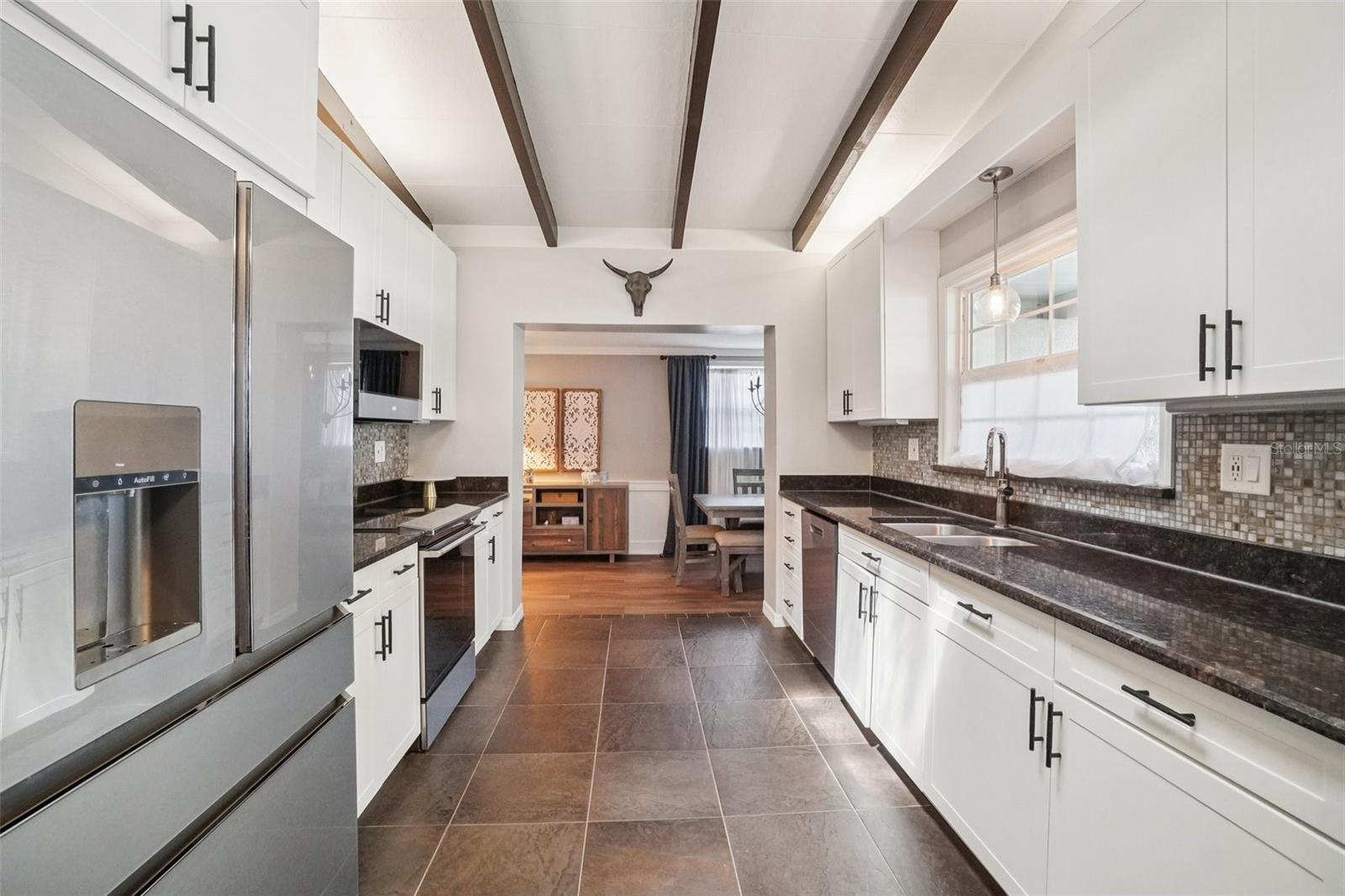 Listing photo id 10 for 3218 Oakellar Avenue