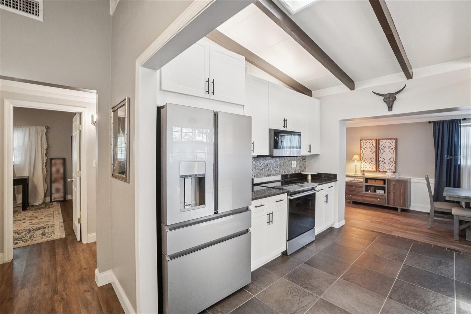 Listing photo id 11 for 3218 Oakellar Avenue