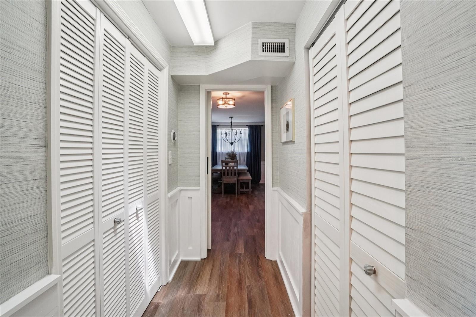 Listing photo id 15 for 3218 Oakellar Avenue