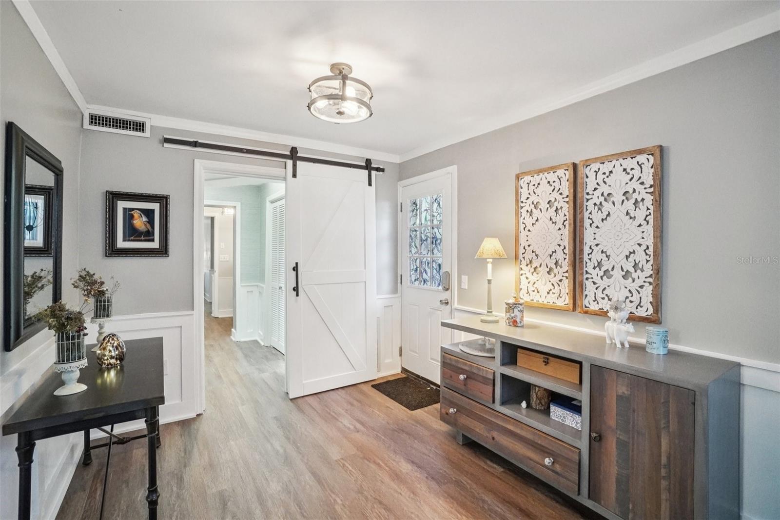 Listing photo id 16 for 3218 Oakellar Avenue