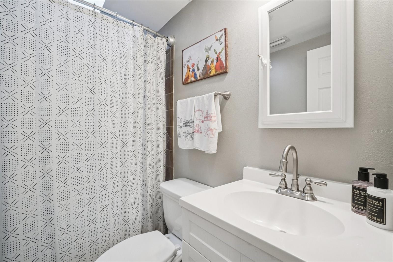 Listing photo id 18 for 3218 Oakellar Avenue