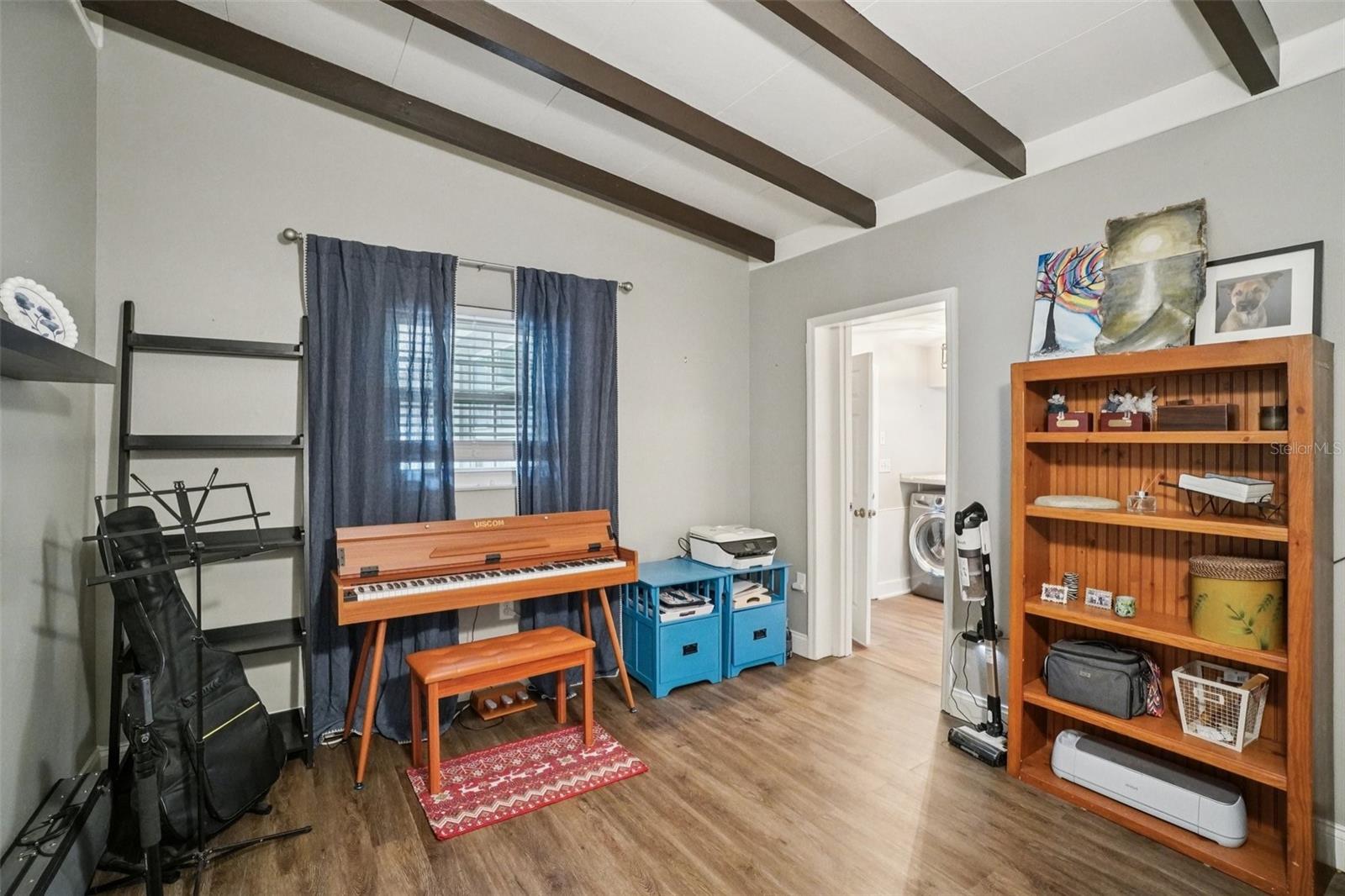 Listing photo id 20 for 3218 Oakellar Avenue