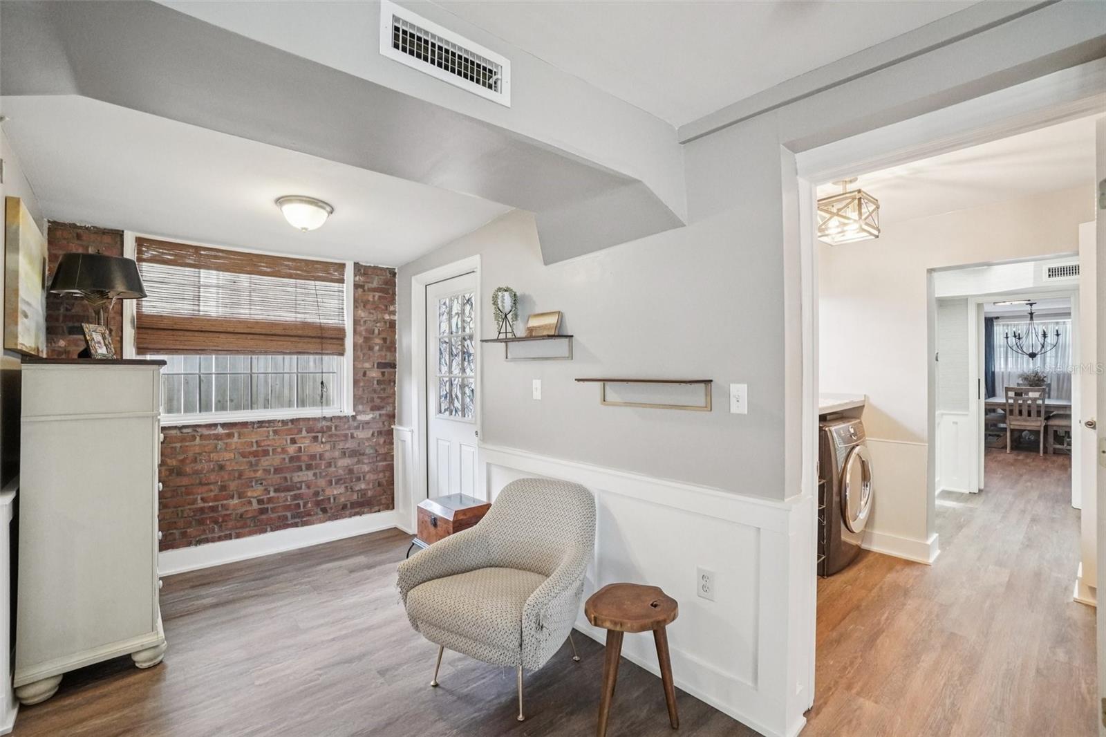 Listing photo id 24 for 3218 Oakellar Avenue