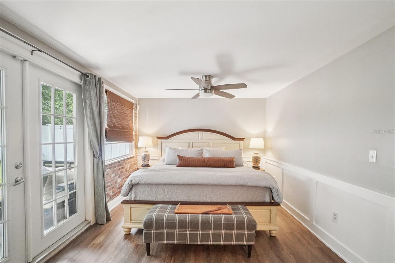 Listing photo id 25 for 3218 Oakellar Avenue