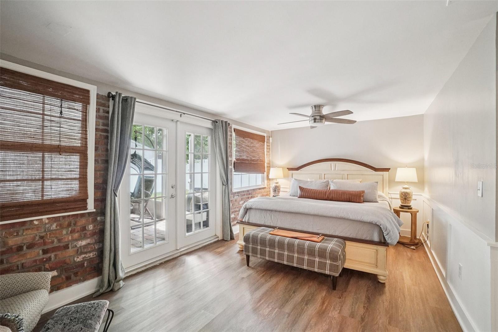 Listing photo id 26 for 3218 Oakellar Avenue