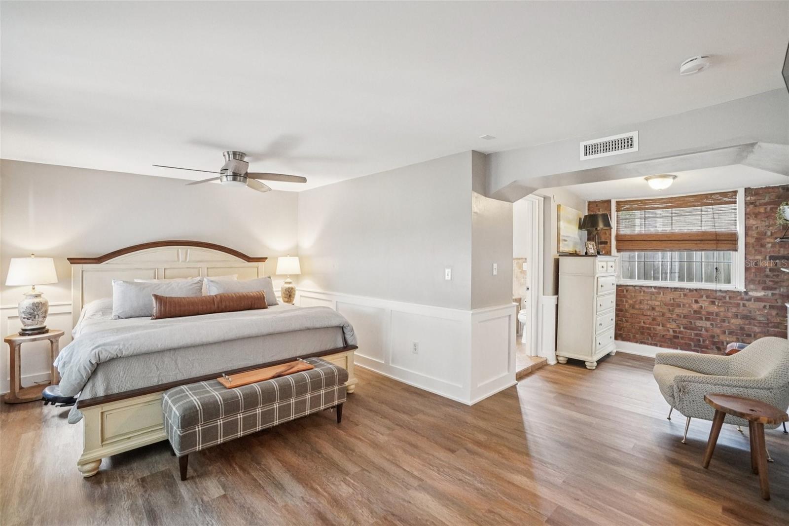 Listing photo id 27 for 3218 Oakellar Avenue