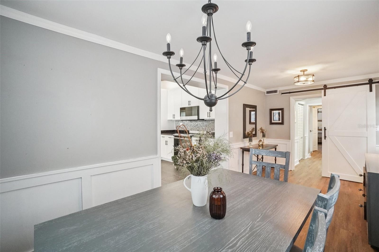 Listing photo id 30 for 3218 Oakellar Avenue