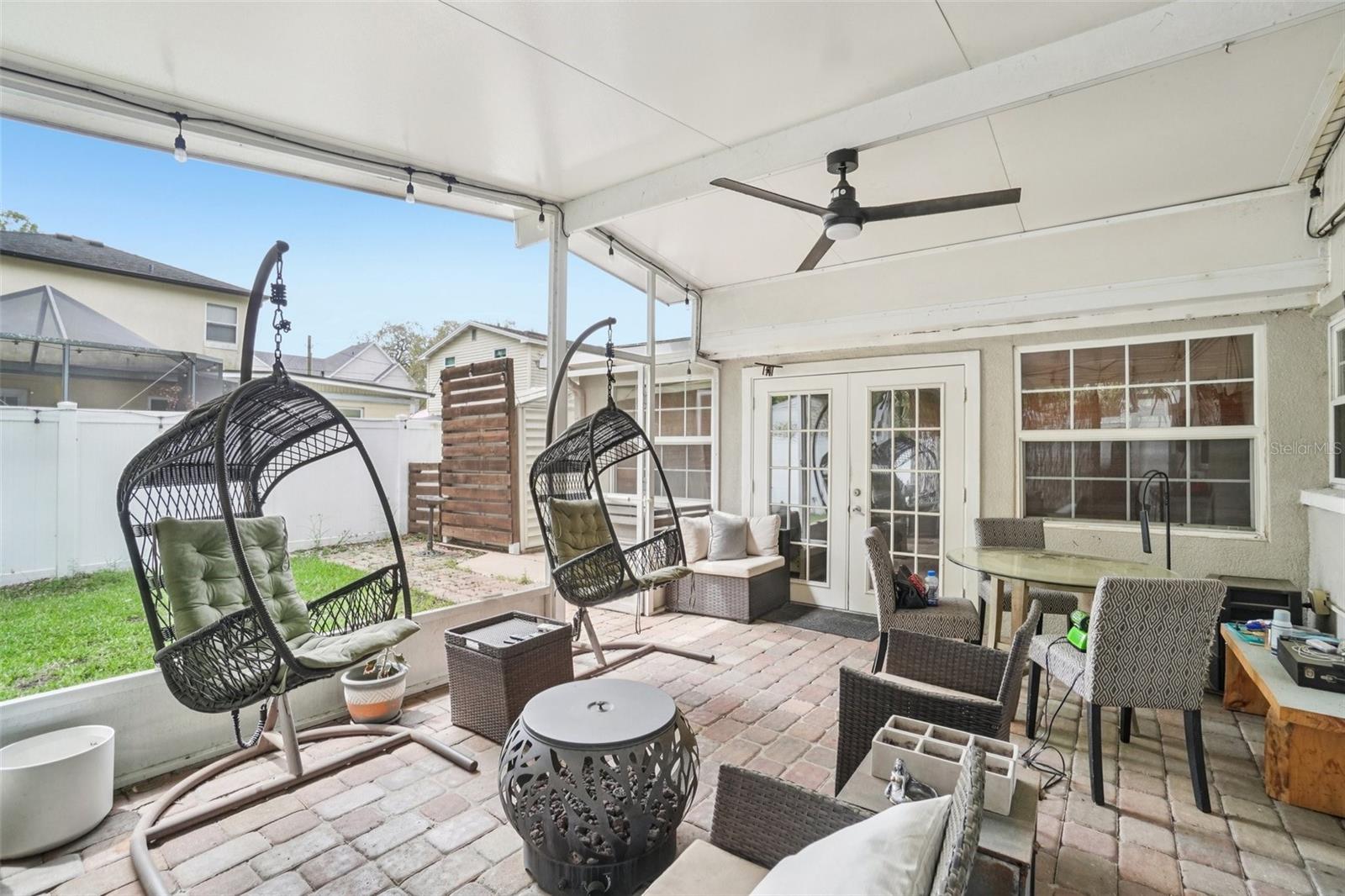 Listing photo id 32 for 3218 Oakellar Avenue