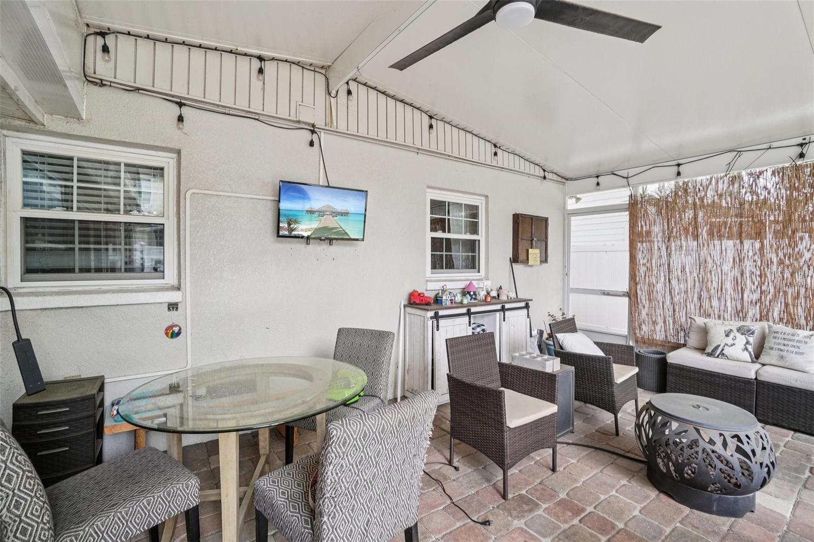 Listing photo id 33 for 3218 Oakellar Avenue