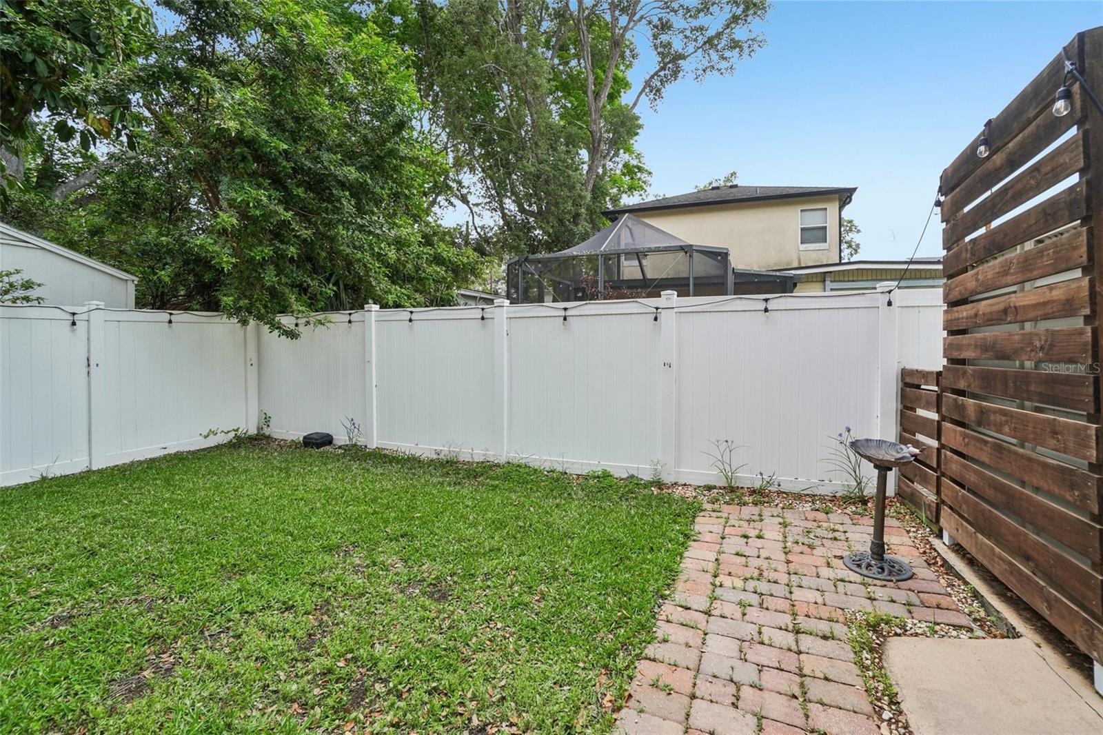 Listing photo id 36 for 3218 Oakellar Avenue