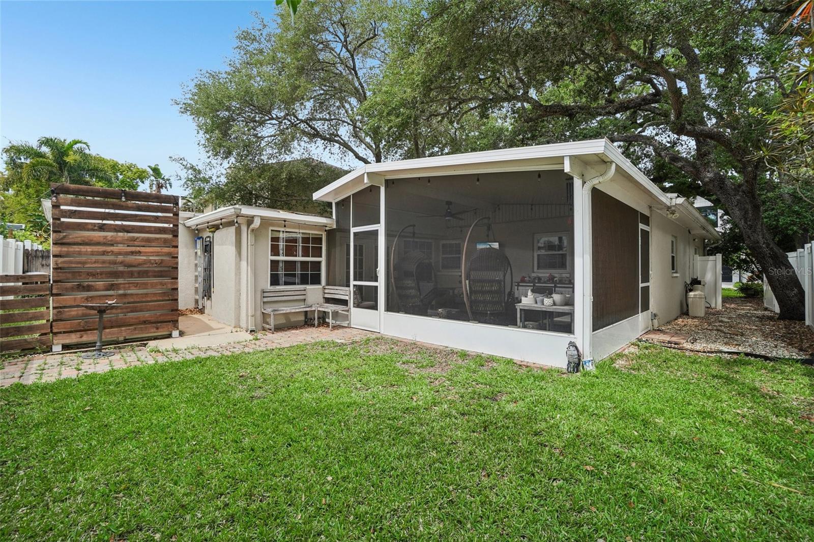 Listing photo id 37 for 3218 Oakellar Avenue