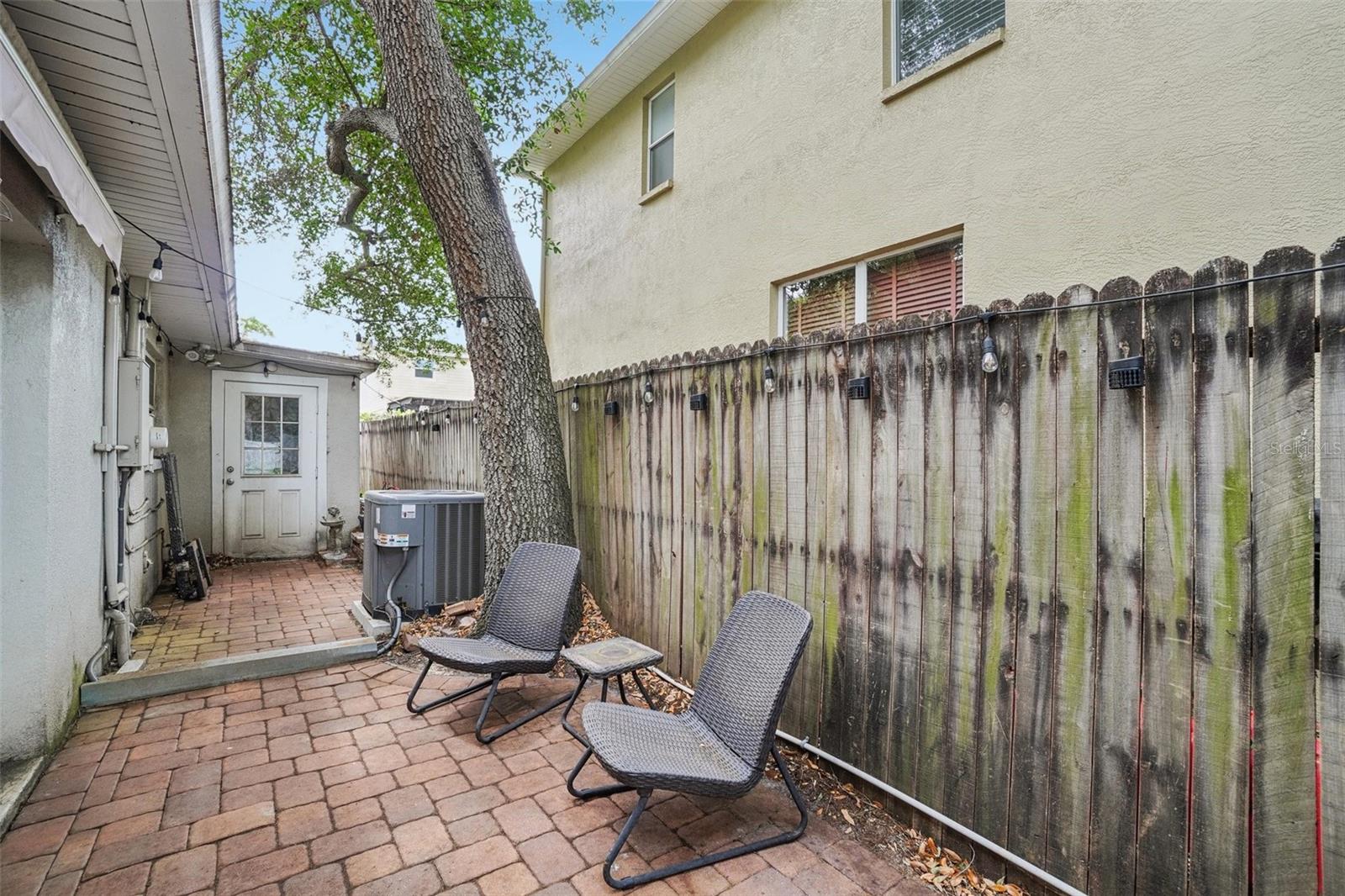 Listing photo id 40 for 3218 Oakellar Avenue