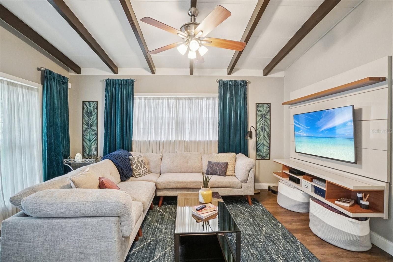 Listing photo id 5 for 3218 Oakellar Avenue