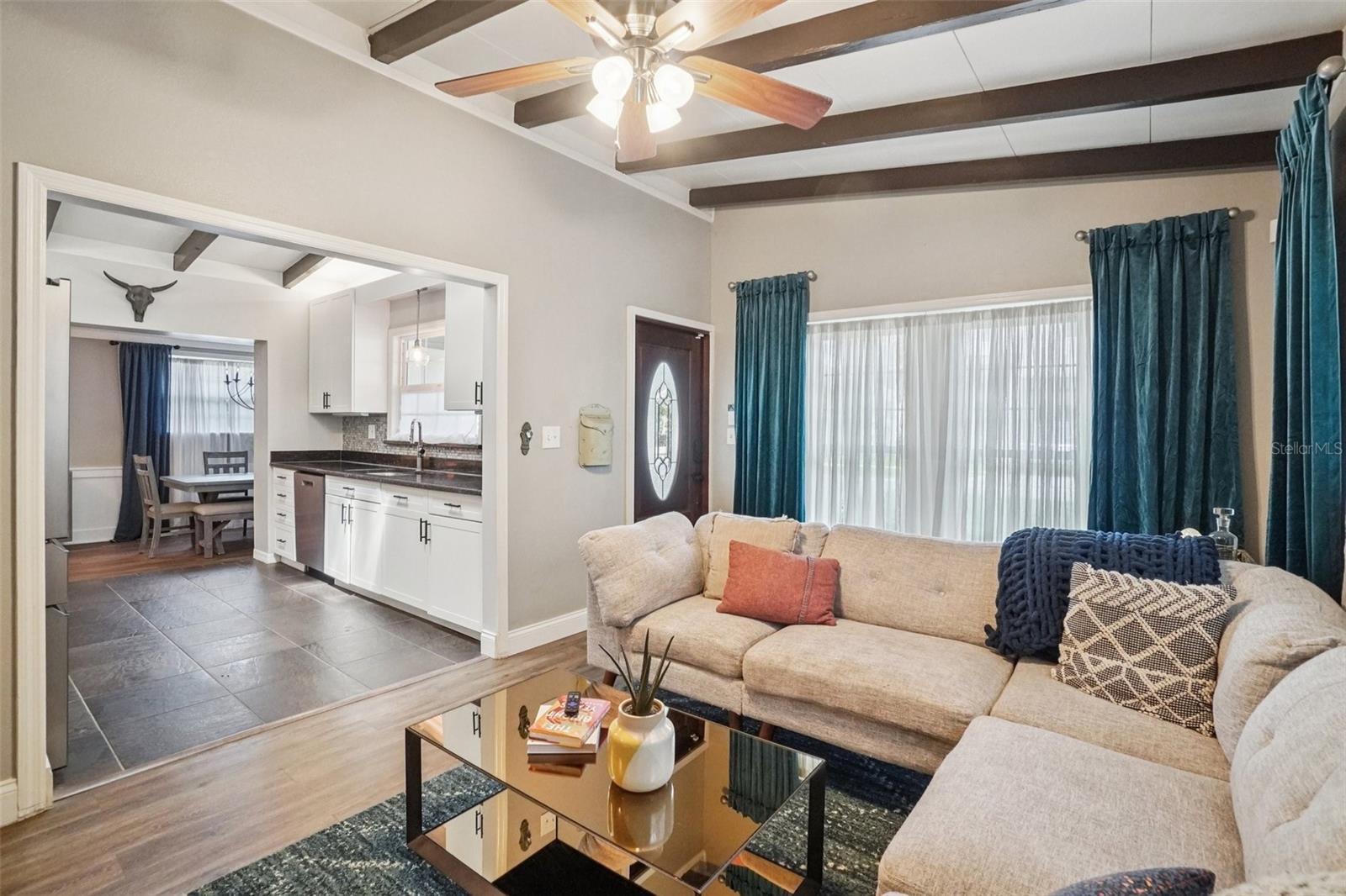 Listing photo id 6 for 3218 Oakellar Avenue