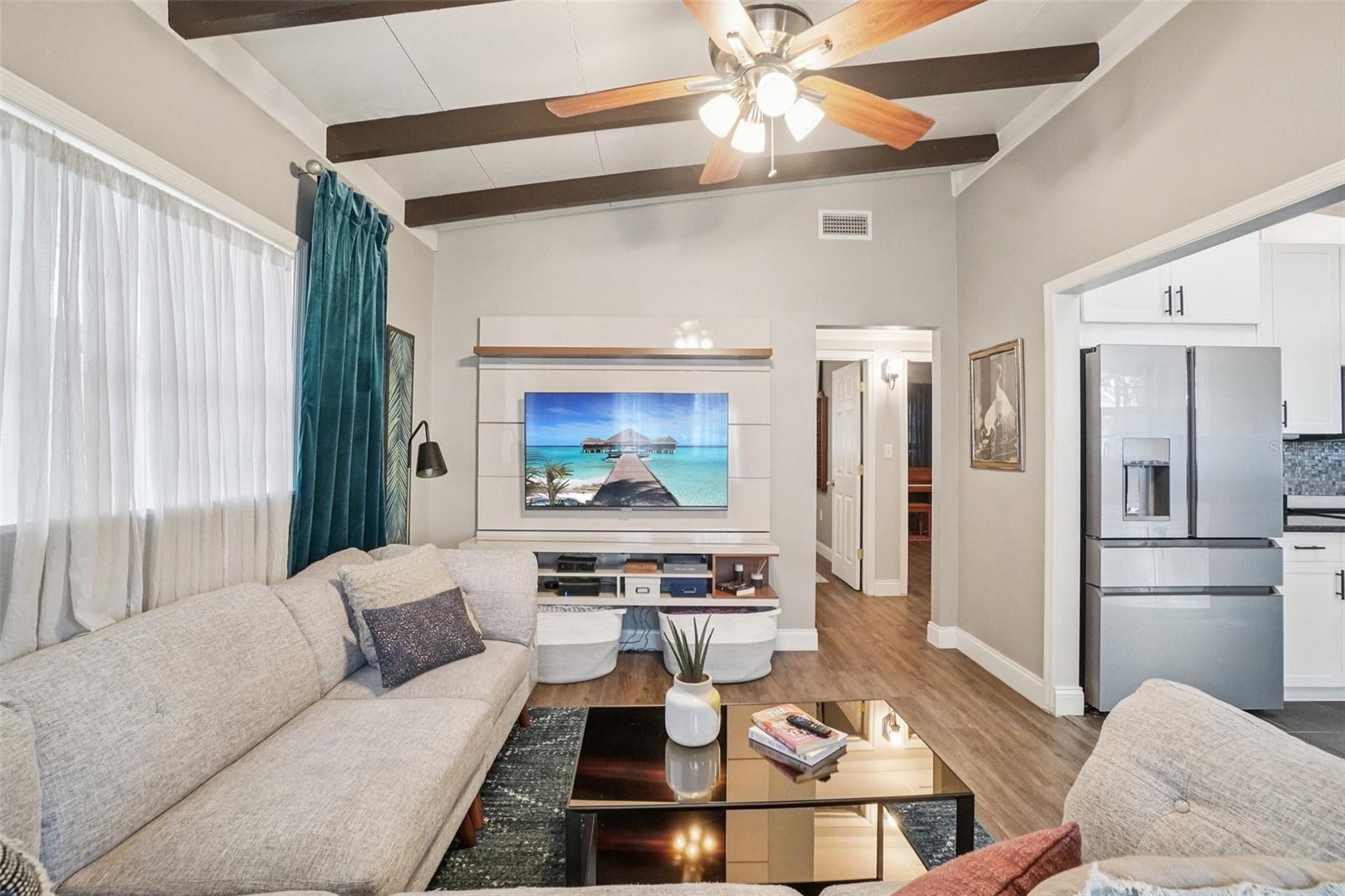 Listing photo id 7 for 3218 Oakellar Avenue