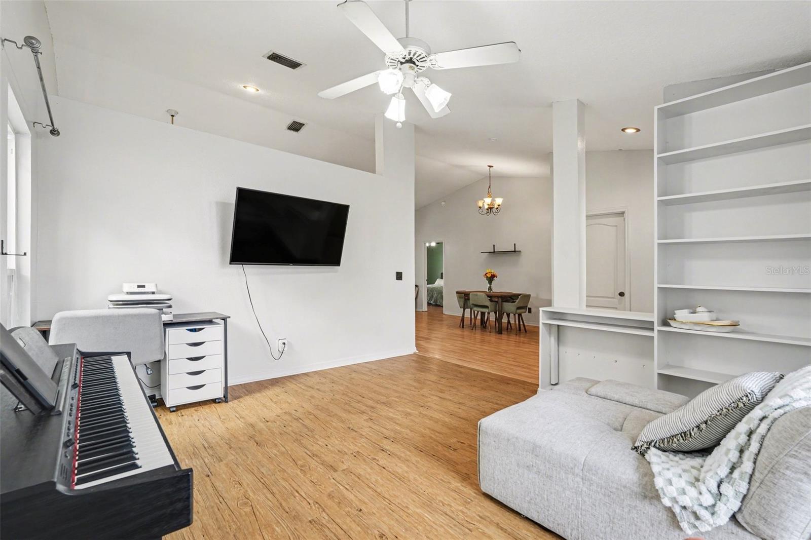 Image 5 of 14 For 1144 Hardwood Drive