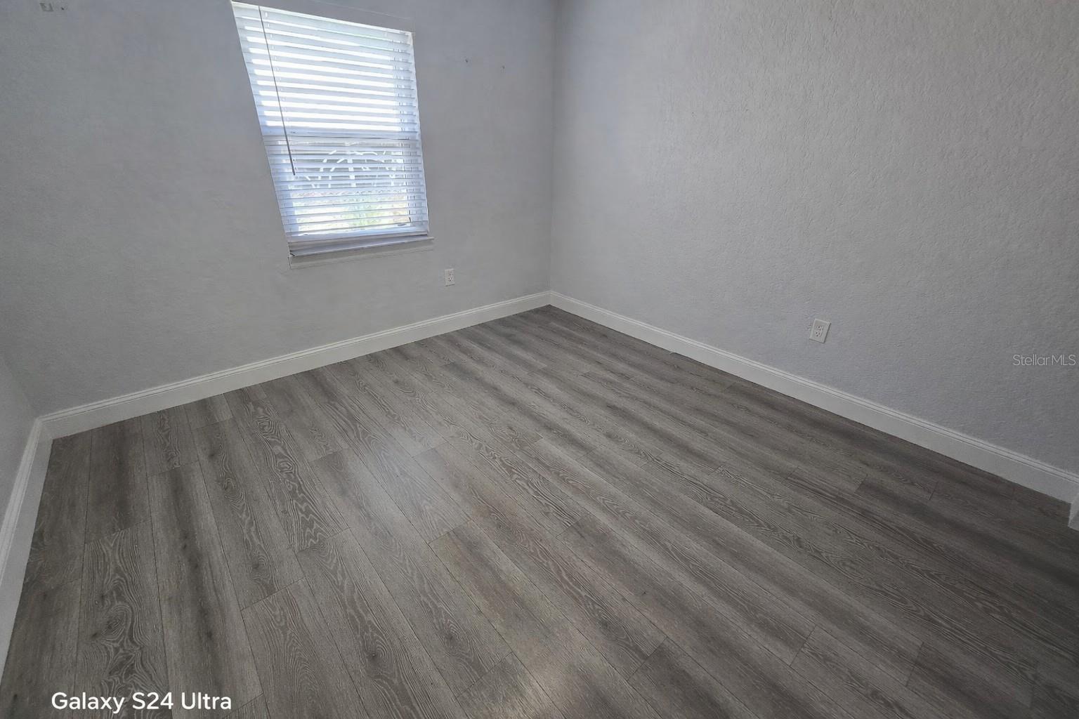 Image 18 of 26 For 5942 52nd Avenue N