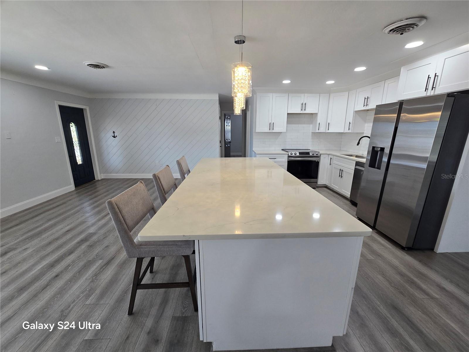 Image 4 of 26 For 5942 52nd Avenue N