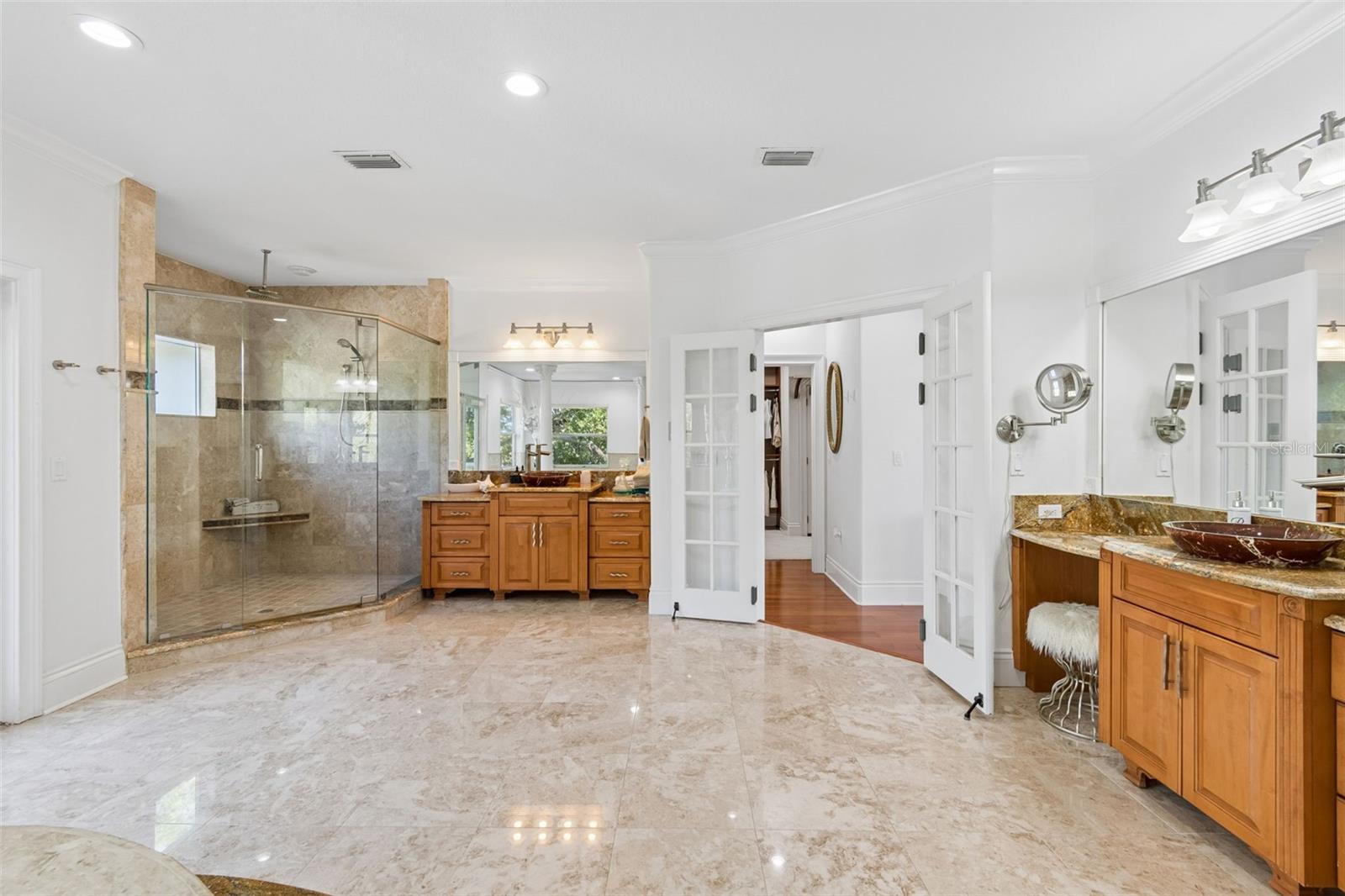 Image 46 of 89 For 6233 Bayshore Boulevard