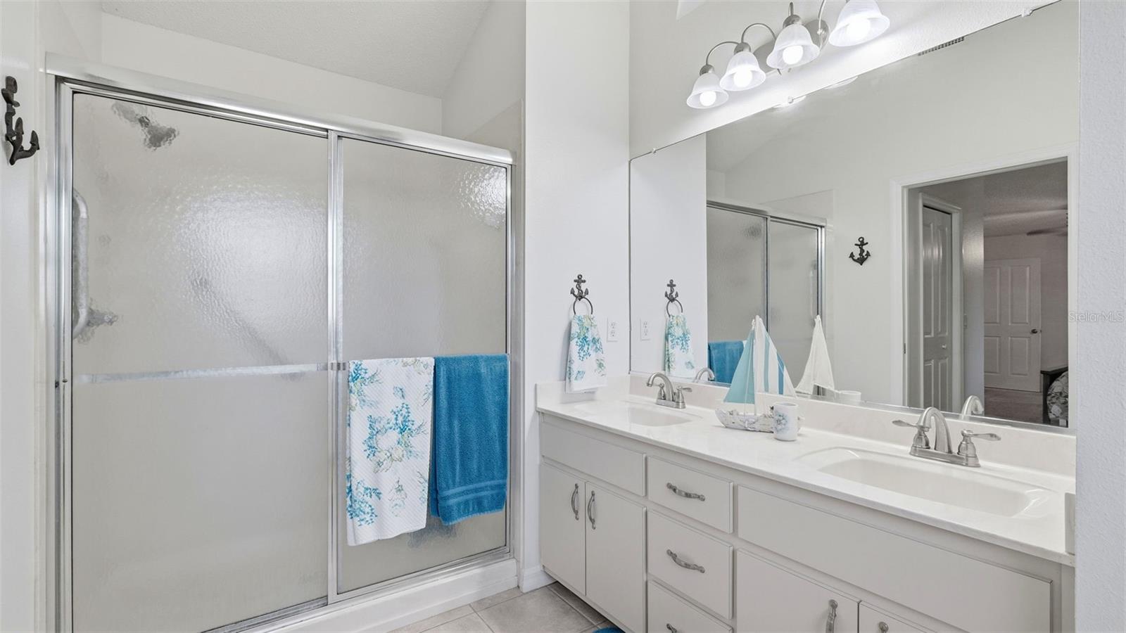 Image 17 of 53 For 12435 Canna Point