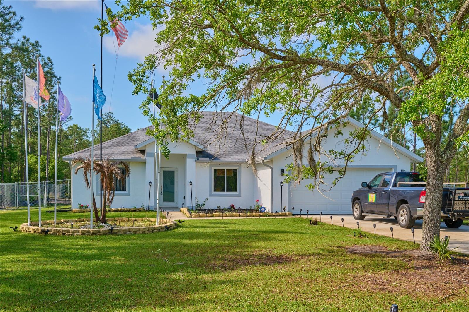 Listing Details for 2851 Palm Avenue, INDIAN LAKE ESTATES, FL 33855