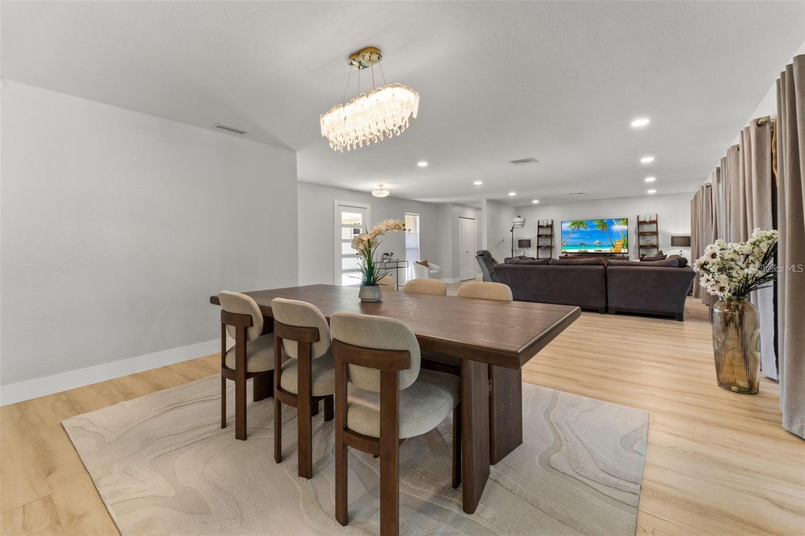 Listing photo id 12 for 8648 14th Way N Fl