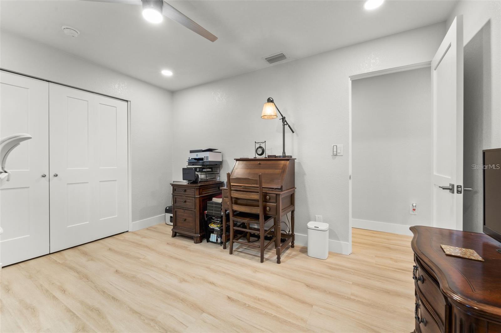 Listing photo id 32 for 8648 14th Way N Fl