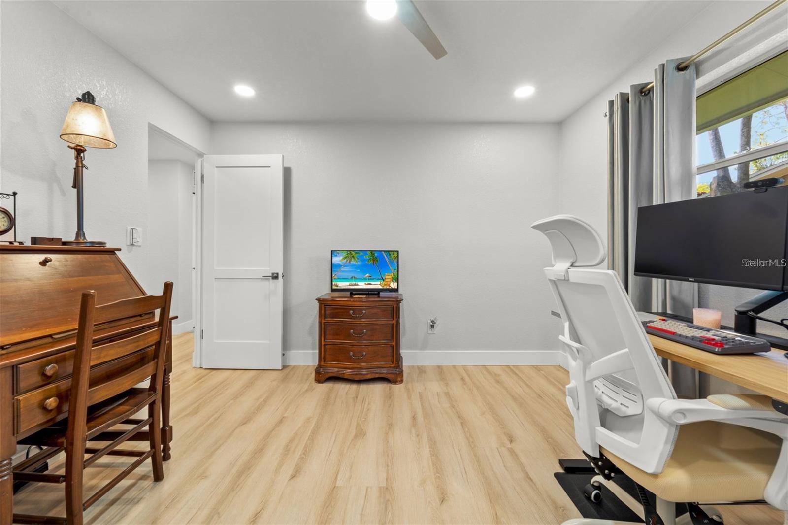 Listing photo id 33 for 8648 14th Way N Fl