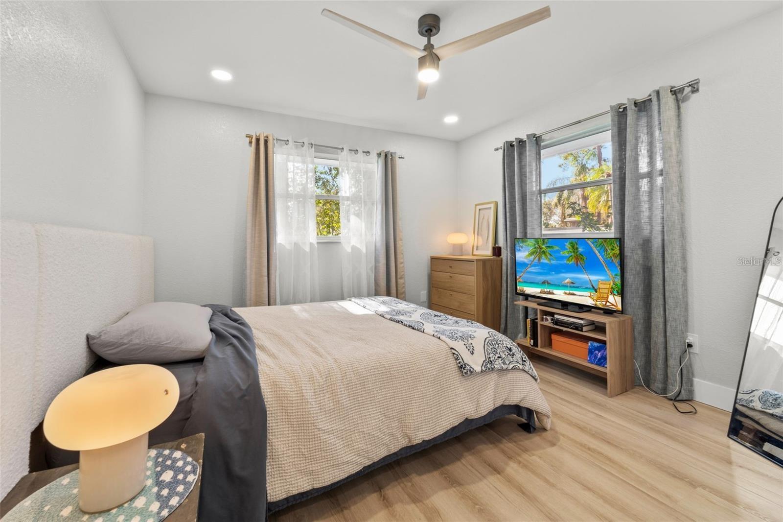 Listing photo id 39 for 8648 14th Way N Fl