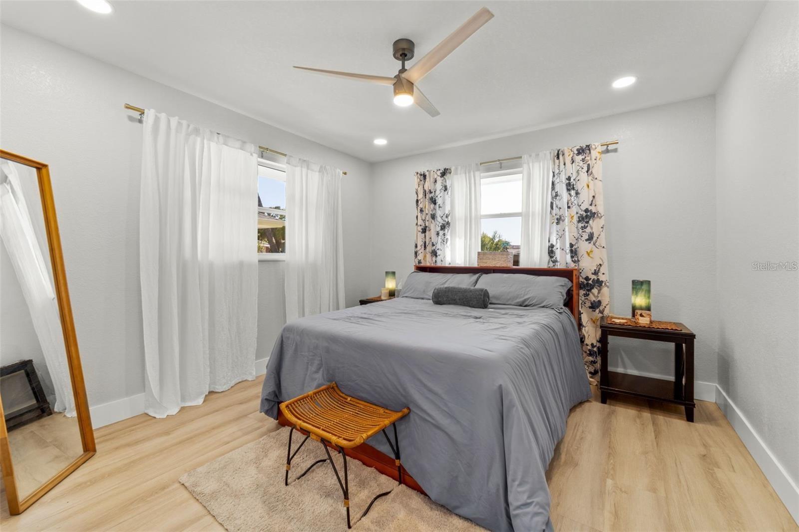 Listing photo id 40 for 8648 14th Way N Fl