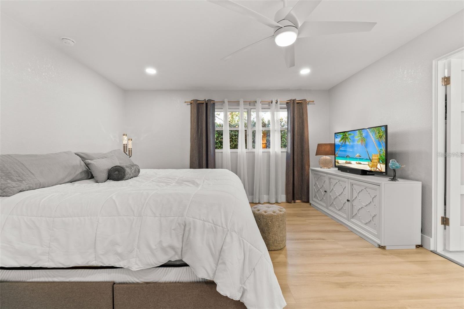 Listing photo id 44 for 8648 14th Way N Fl