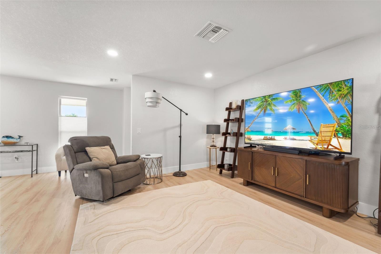 Listing photo id 5 for 8648 14th Way N Fl