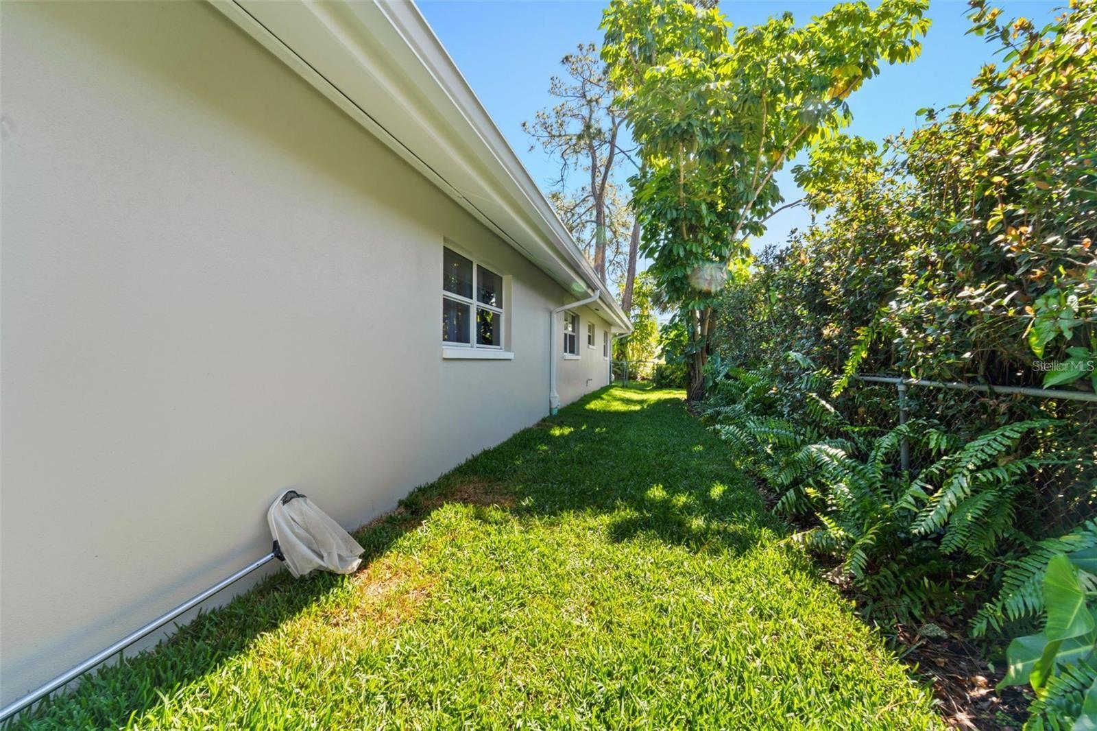 Listing photo id 71 for 8648 14th Way N Fl