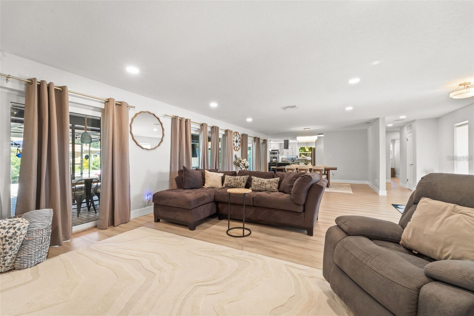 Listing photo id 7 for 8648 14th Way N Fl