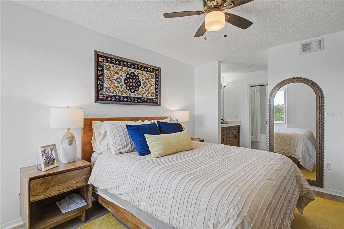 Image 21 of 60 For 2400 Feather Sound Drive 733