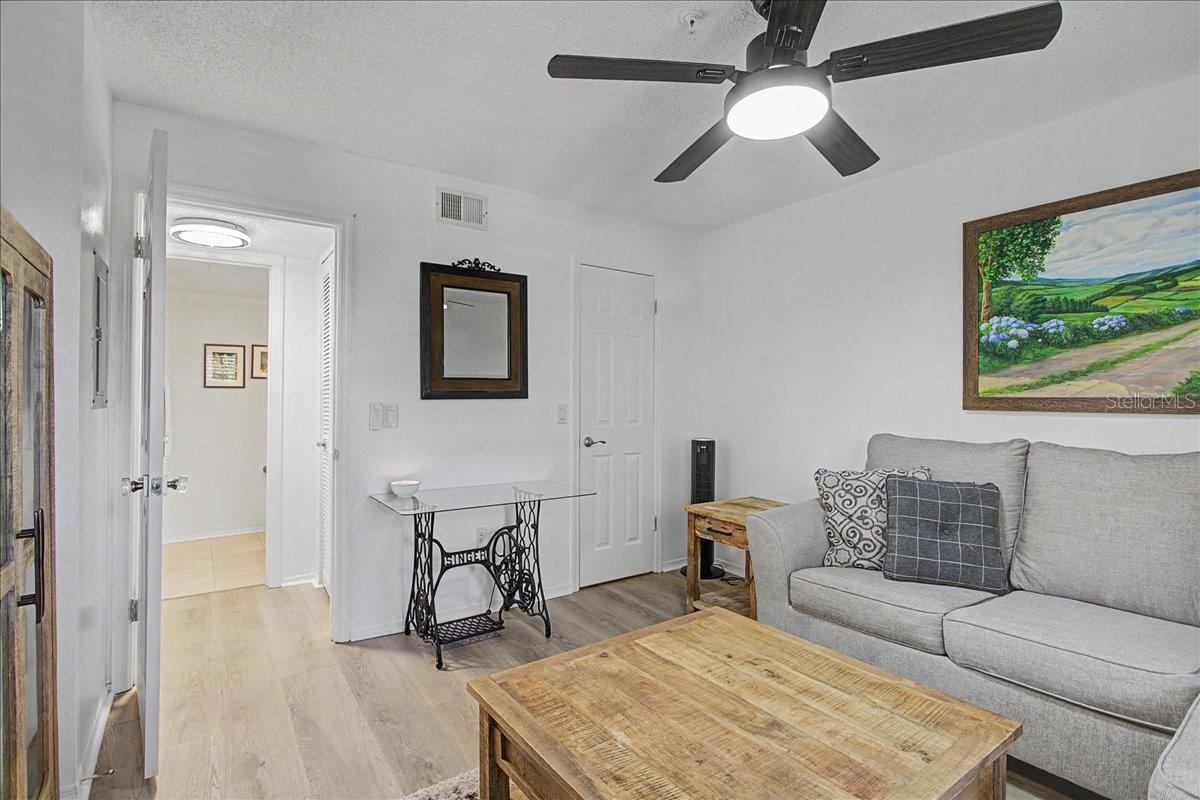 Image 31 of 60 For 2400 Feather Sound Drive 733