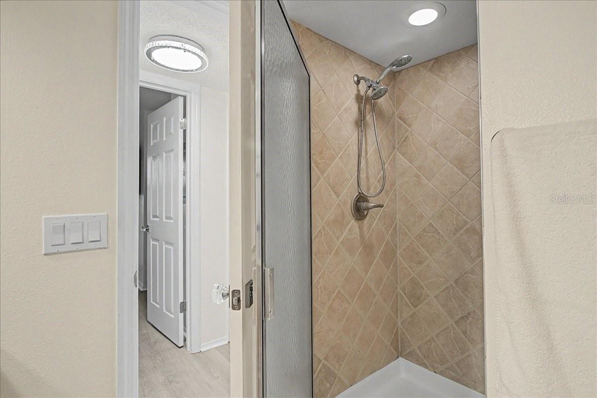 Image 35 of 60 For 2400 Feather Sound Drive 733