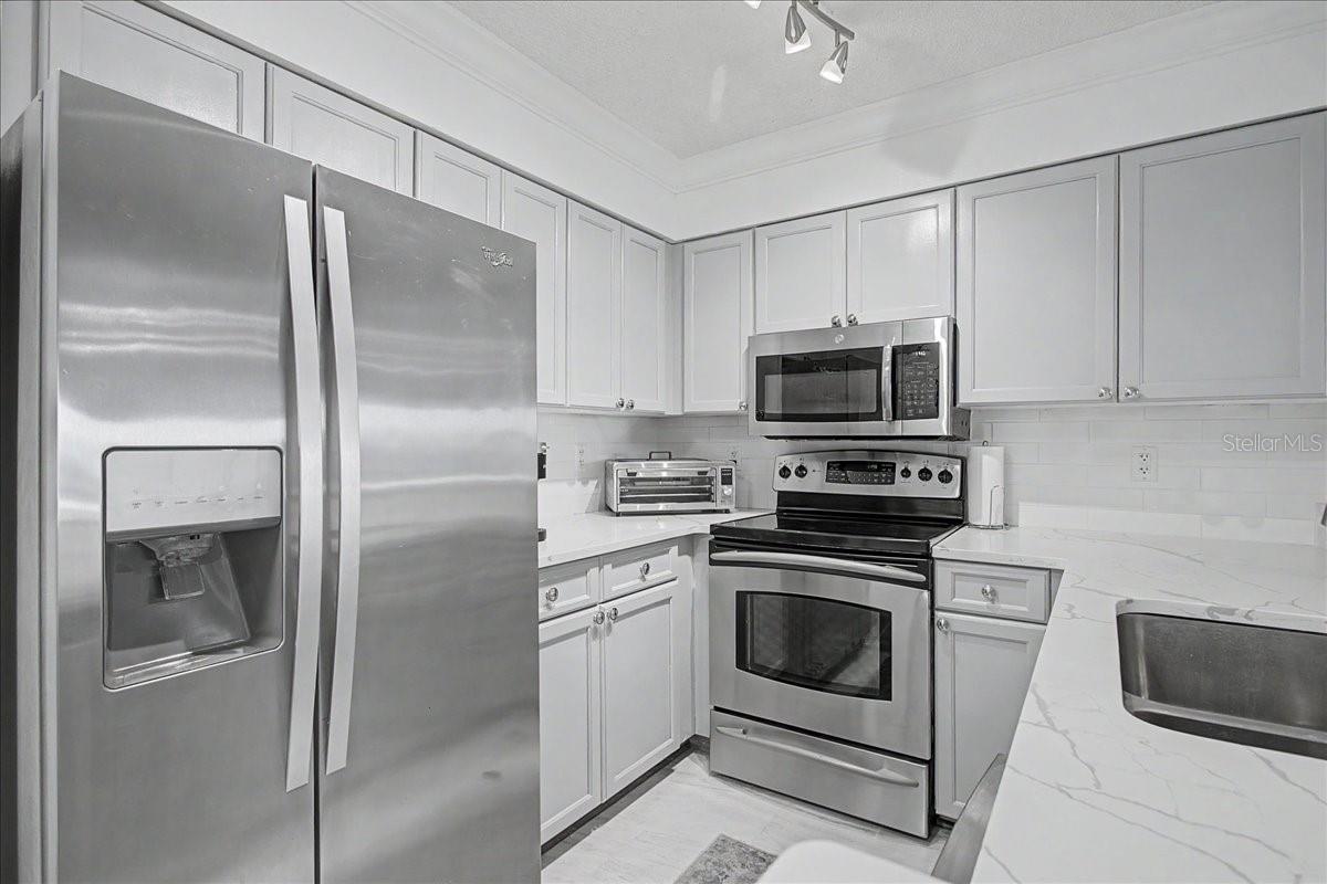 Image 4 of 60 For 2400 Feather Sound Drive 733