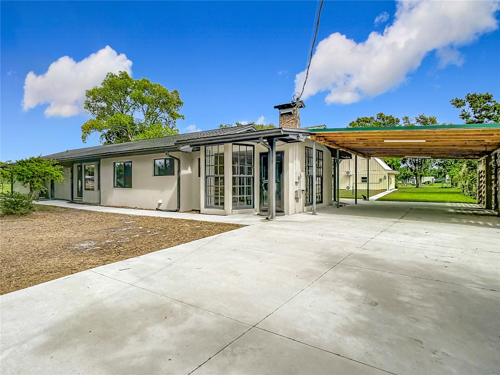 Listing photo id 14 for 216 Corbett Road